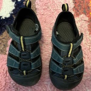Keens Toddler Size 7